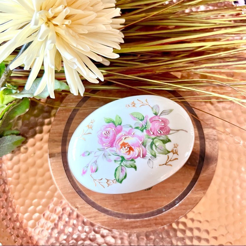 Vintage Hand Painted Delicate Whited Glass Footed Trinket Jewelry Box Pink Roses - Picture 4 of 15